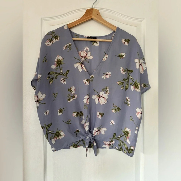 DYNAMITE Floral  Top - Picture 1 of 6
